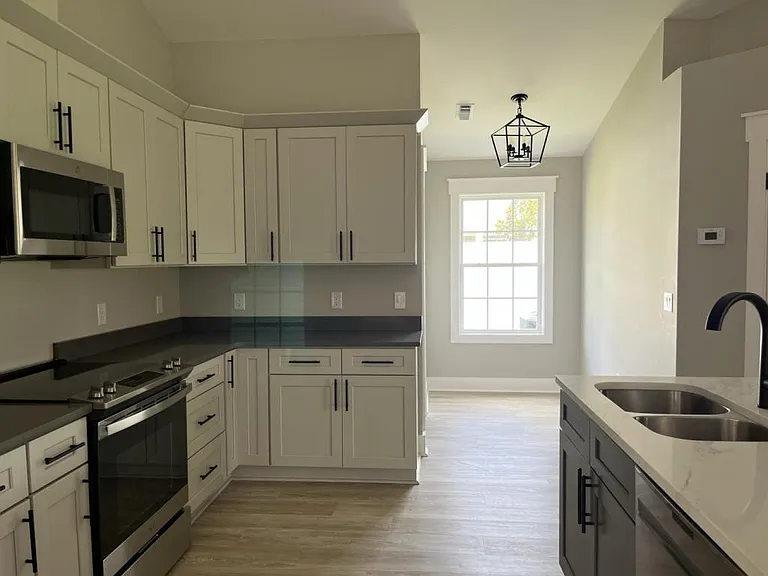 4840 McCall Ln — Photo 10