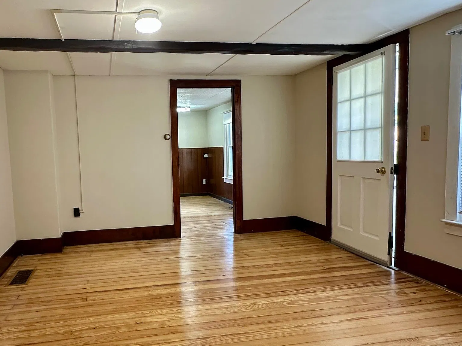 3 bed, 1.0 bath, 1118 sqft, $2,500 — Photo 4