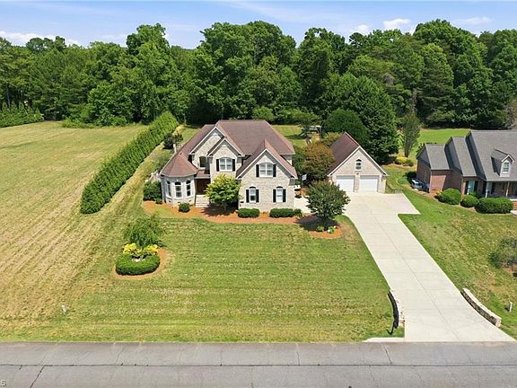 3rd image of 3271 Alex Faye Dr