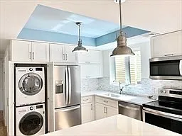 Building Photo - 42 Dennis St #1