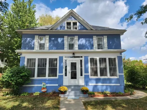 226 6th Ave, Baraboo, WI 53913