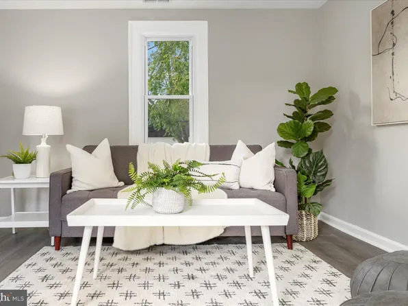 8166 Forest Glen Dr, Pasadena, MD 21122