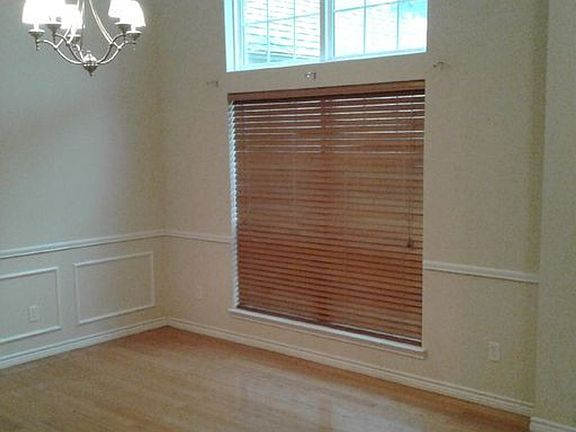2nd image of 119 Vine St
