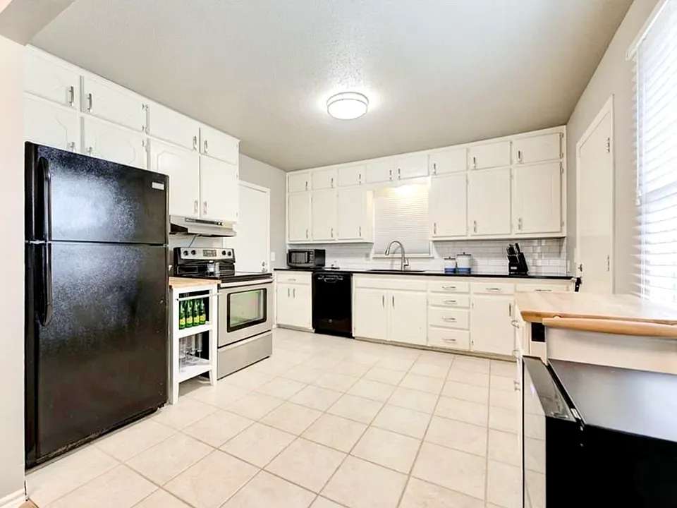 2504 Huntleigh Dr