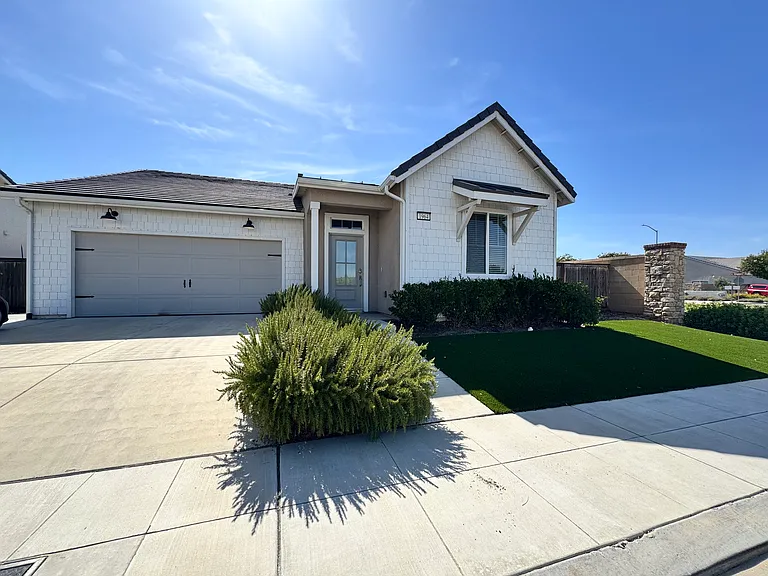 1964 N Preuss Ave — Photo 1