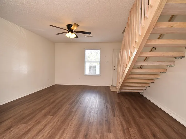 207 N Homer St — Photo 3