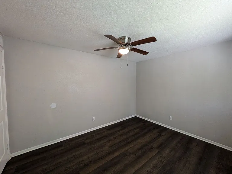Sullivan Apartment Homes — Photo 28