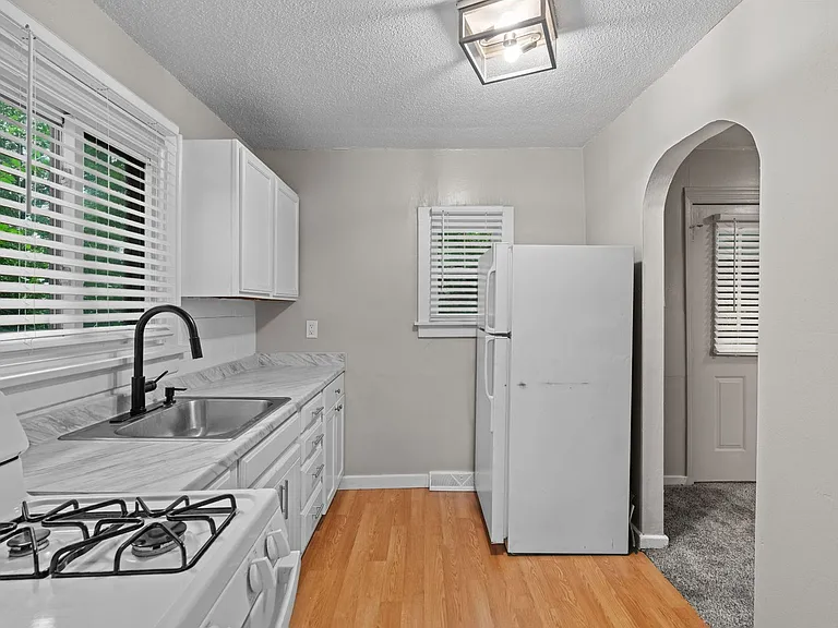 2936 N Hanley Rd — Photo 13