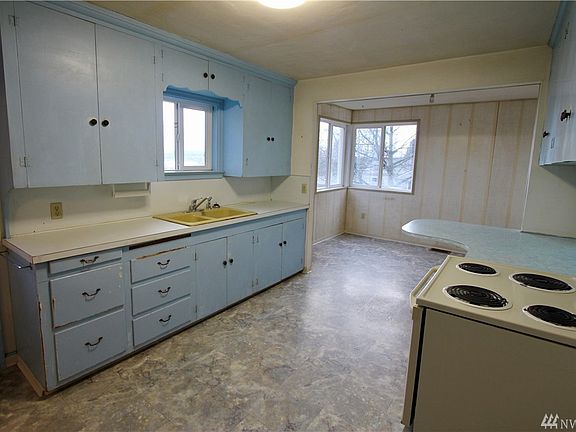 4th image of 3115 1st St