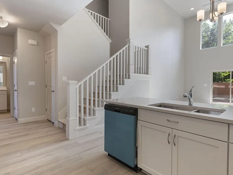 174 N 100 W #1 — Photo 3