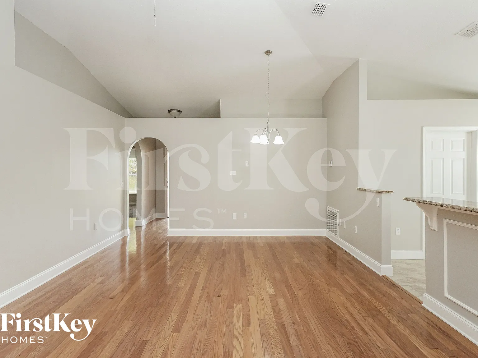 4 bed, 2.0 bath, 1876 sqft, $2,460 — Photo 3