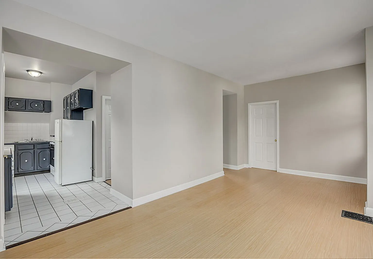 2 bed, 1.0 bath, $1,290 — Photo 4