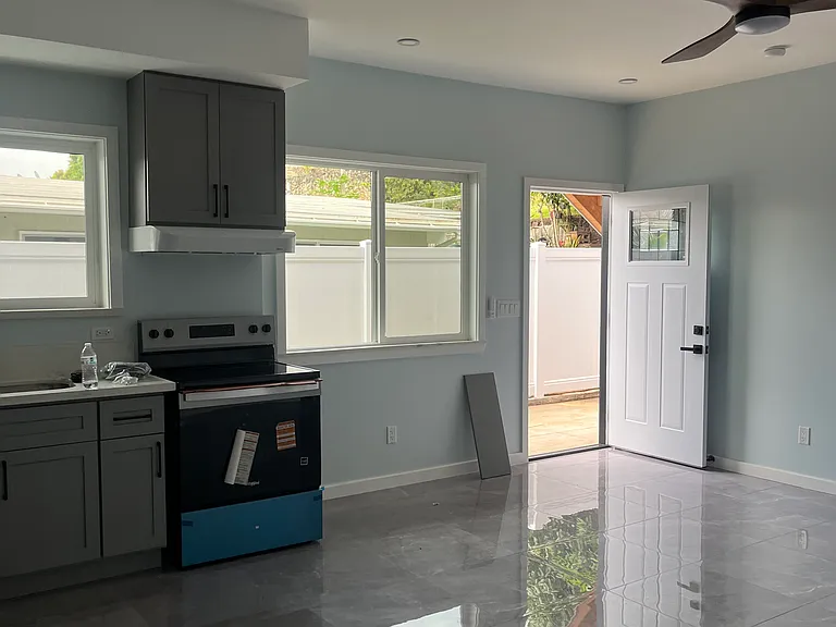 1635 Hoolehua St — Photo 2