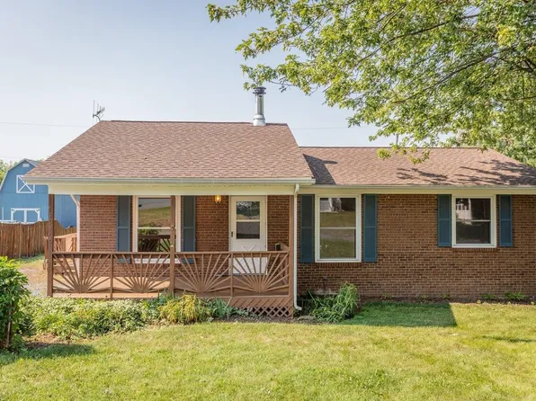 204 4th St, Broadway, VA 22815