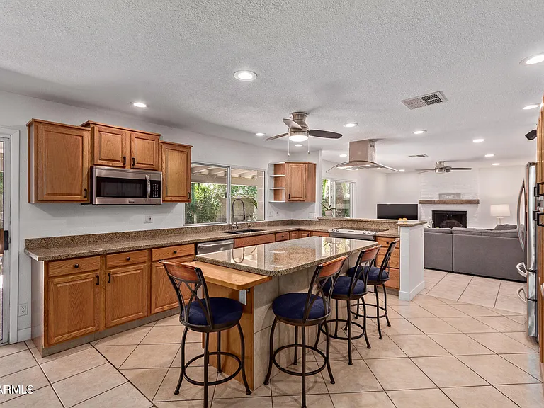 1347 W Lobo Ave — Photo 9