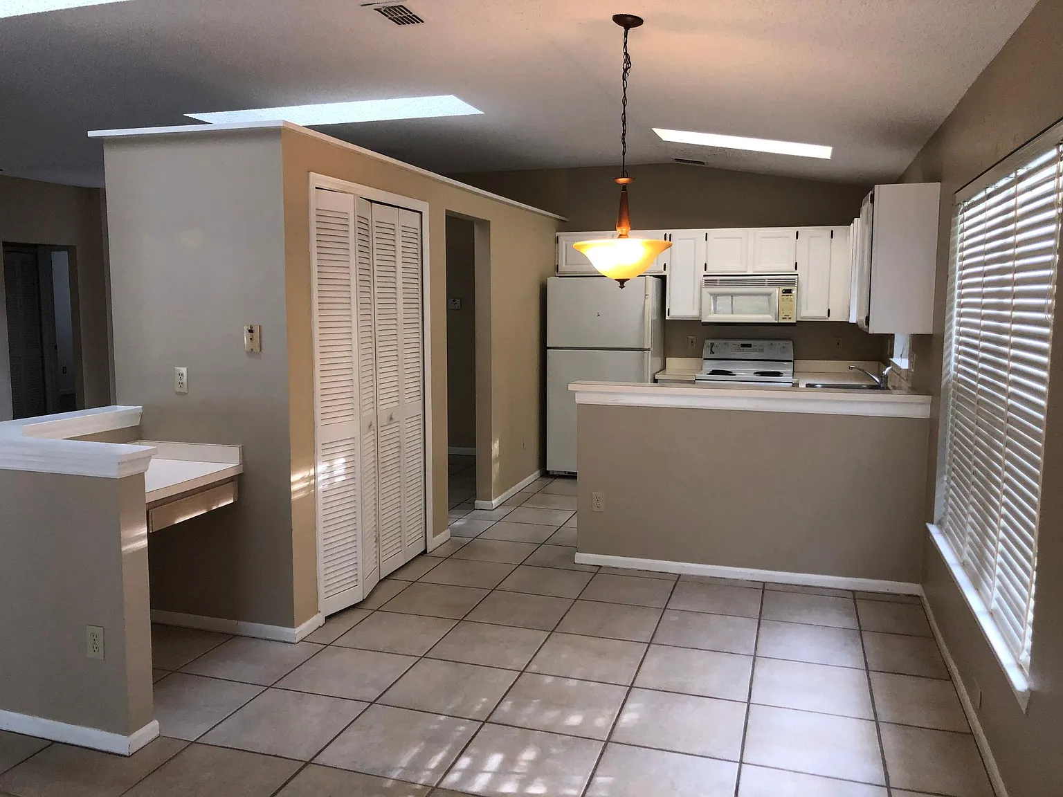 10607 Mossy Creek Ct — Photo 3
