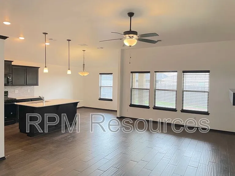 702 Midland Valley St — Photo 5