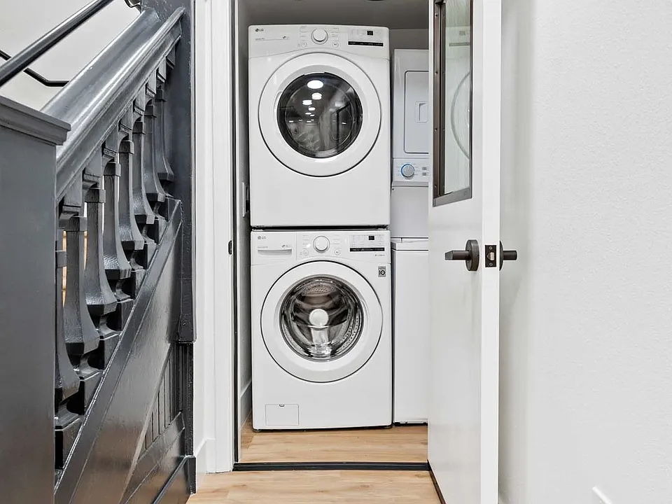 JSN_2ndFlLoungeLaundry_Laundry_03_600kb
