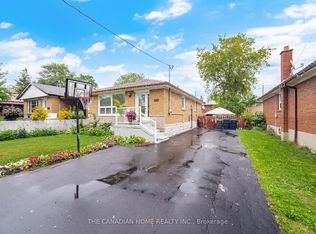 802 Brimorton Dr, Toronto, ON M1G 2S9