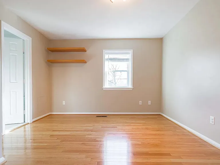 4827 Chevy Chase Dr — Photo 23