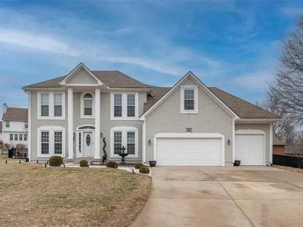 308 SE Williamsburg Cir, Lees Summit, MO 64063