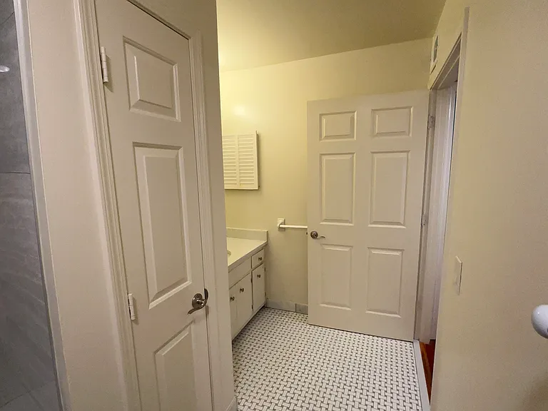 2905 Burch Ave #10 — Photo 37
