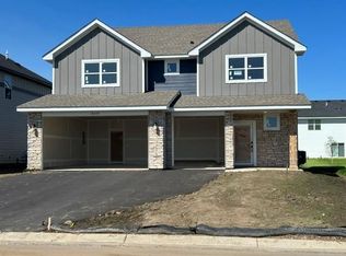 18349 Gladiator Dr, Lakeville, MN 55044