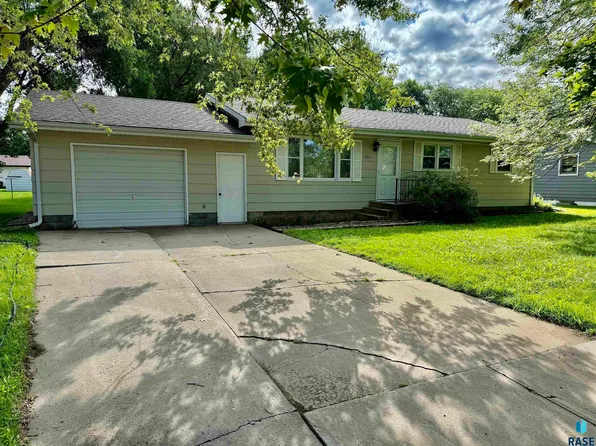 600 S Edgerton St, Mitchell, SD 57301