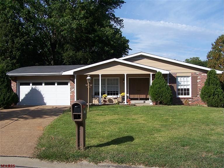 1st image of 3925 Manorwood Dr
