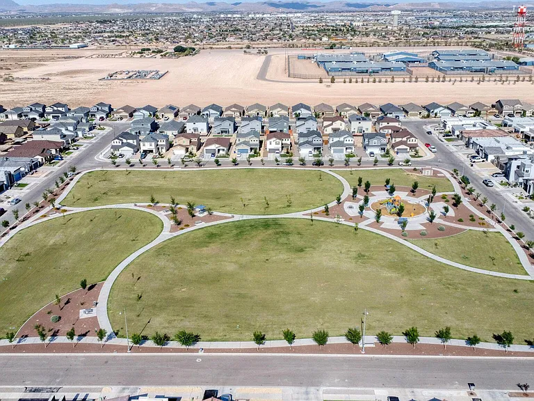 3921 Desert Dunes Dr — Photo 45