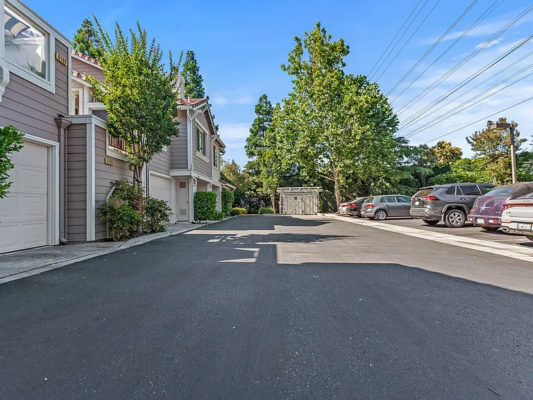 6125 Lambeck Ln — Photo 9