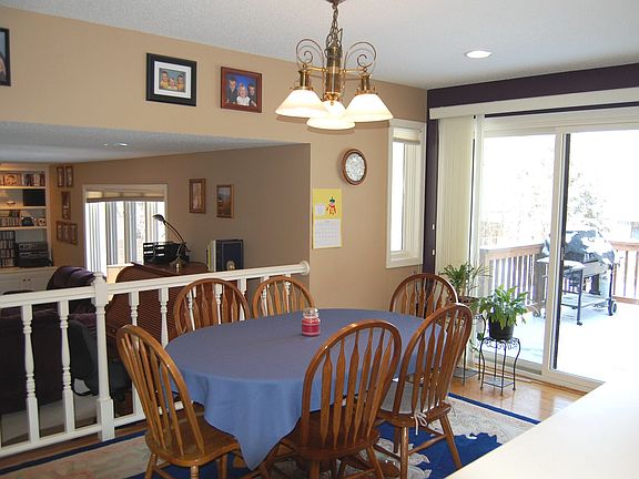Eat-in kitchen area with a view!