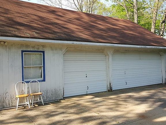 3rd image of 207 Goredon Dr
