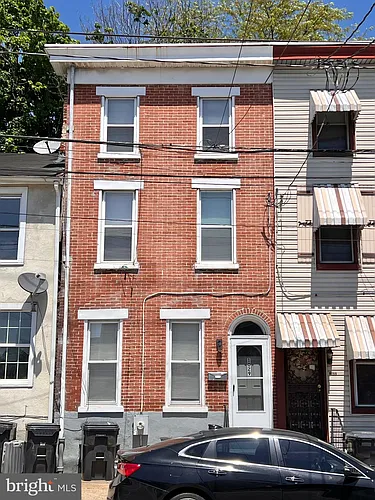 1029 Lancaster Ave Photo 1