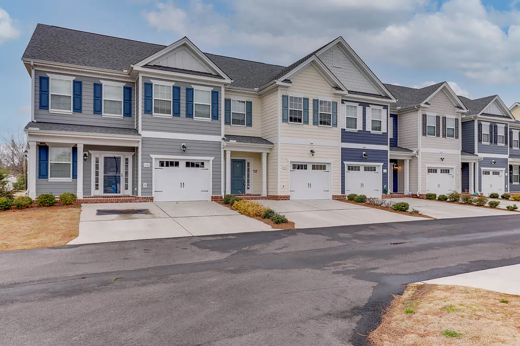 3 bed, 2.5 bath, 1657 sqft, $2,350 — Photo 4