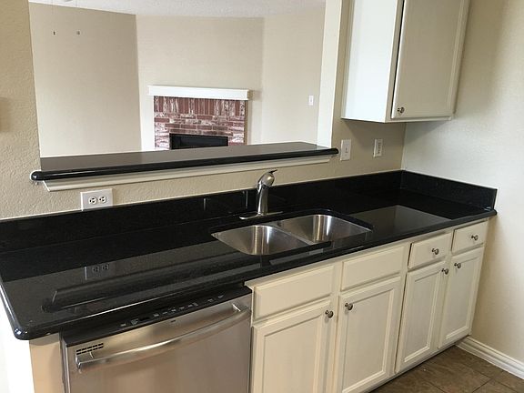 3rd image of 1470 Hickory Creek Ln