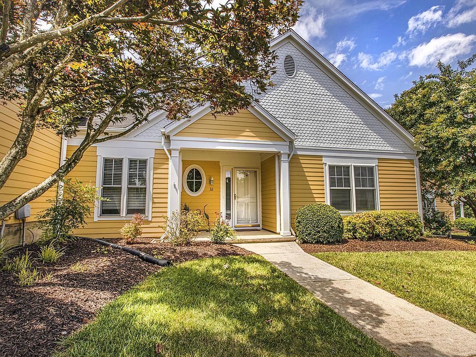 1st image of 32 Golf Villa Dr