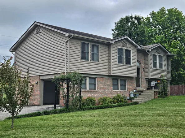 105 Woods Point Dr, Berea, KY 40403