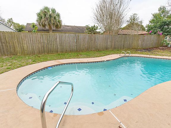 3rd image of 1505 Guinevere Dr