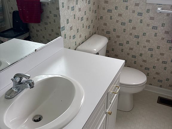 4th image of 4617 Honeysuckle Ln