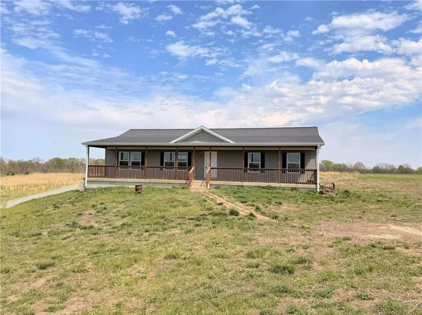 23160 235th St, Leavenworth, KS 66048