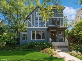 2414 Hartzell St, Evanston, IL 60201