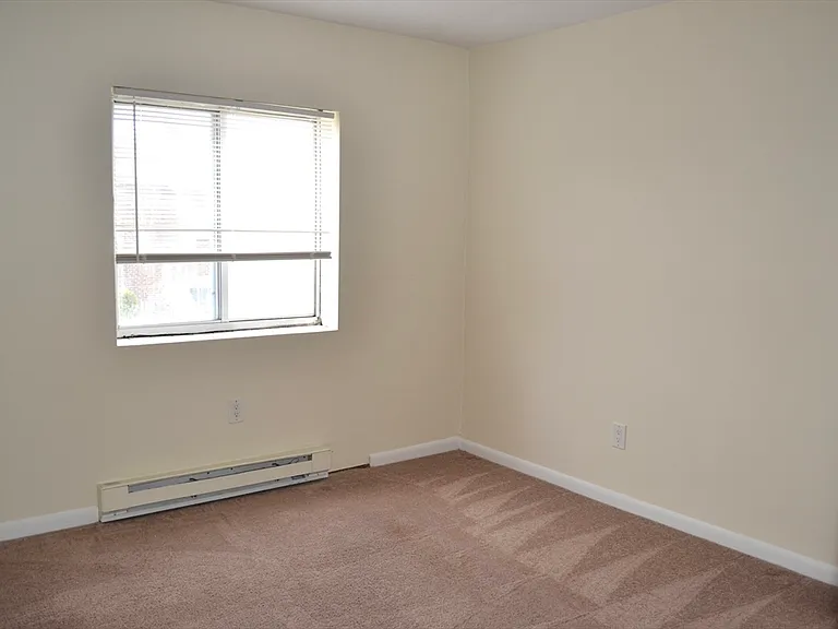 4 Universal St #12 — Photo 13