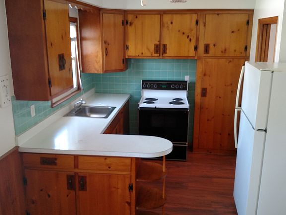 Retro backsplash knotty pine