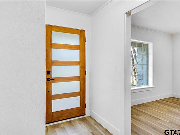 5th image of 1513 E Lawrence St