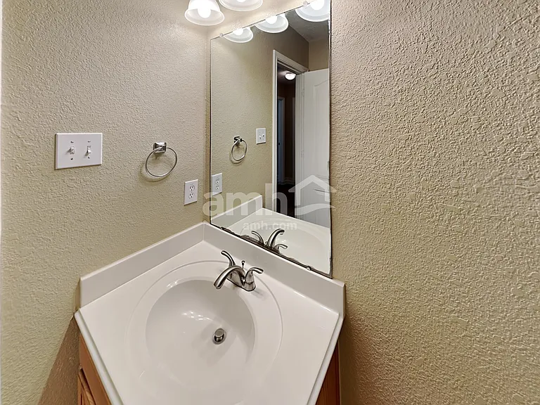 3030 Legends York Dr — Photo 15