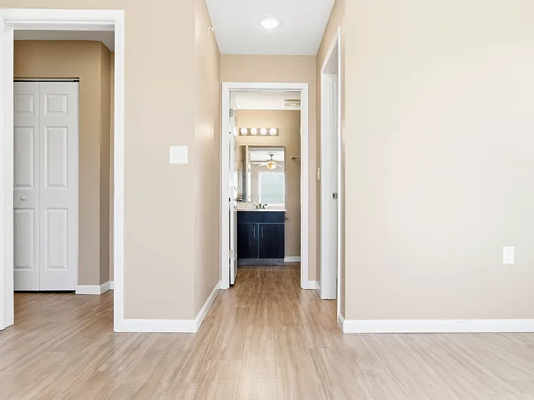 Greenbrier Apartments — Photo 108