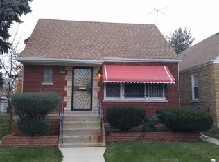 8947 S Bennett Ave, Chicago, IL 60617