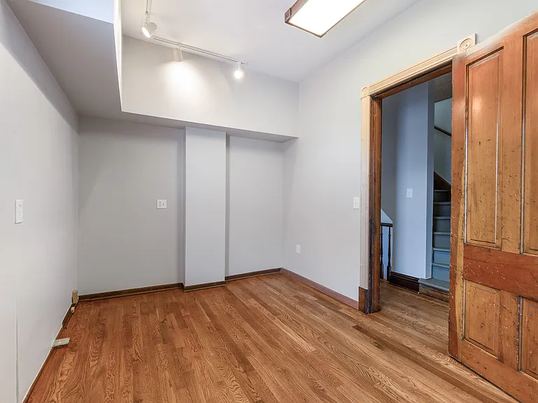 529 S 3rd St — Photo 34
