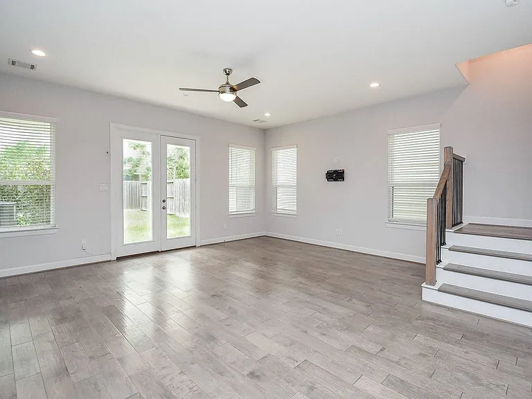 1122 Live Oak St — Photo 9